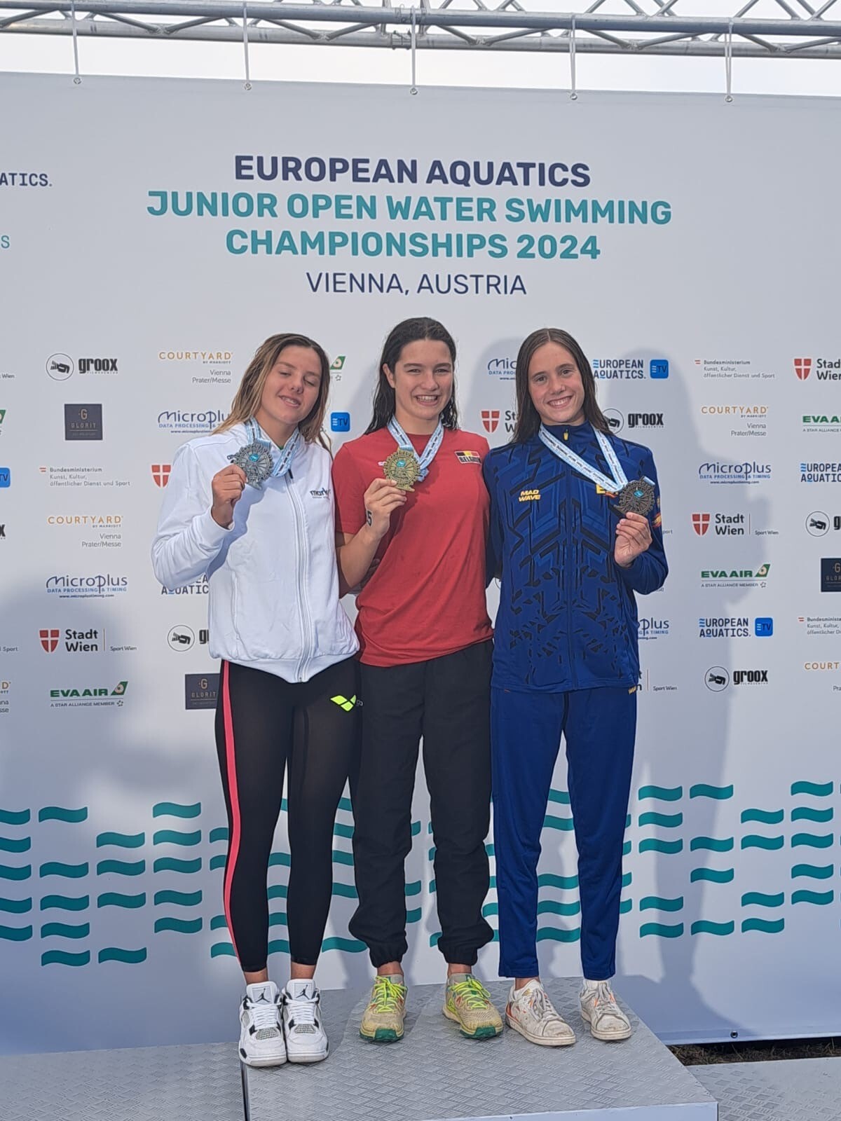Sarah Dumont kroont zich tot Europees Junior Kampioen Open Water 7,5K